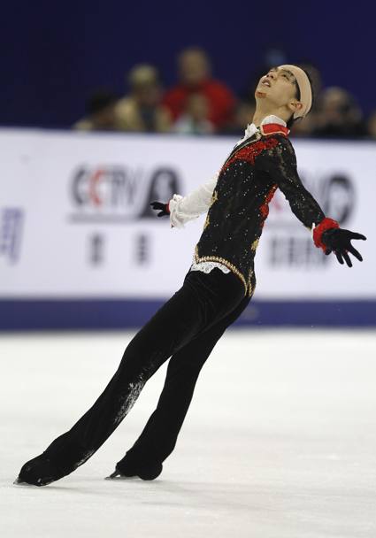 Hanyu durante l’esecuzione del programma, chiuso al secondo posto. Han ha ottenuto un sesto posto dopo il “botto” sul ghiaccio nel riscaldamento. REUTERS